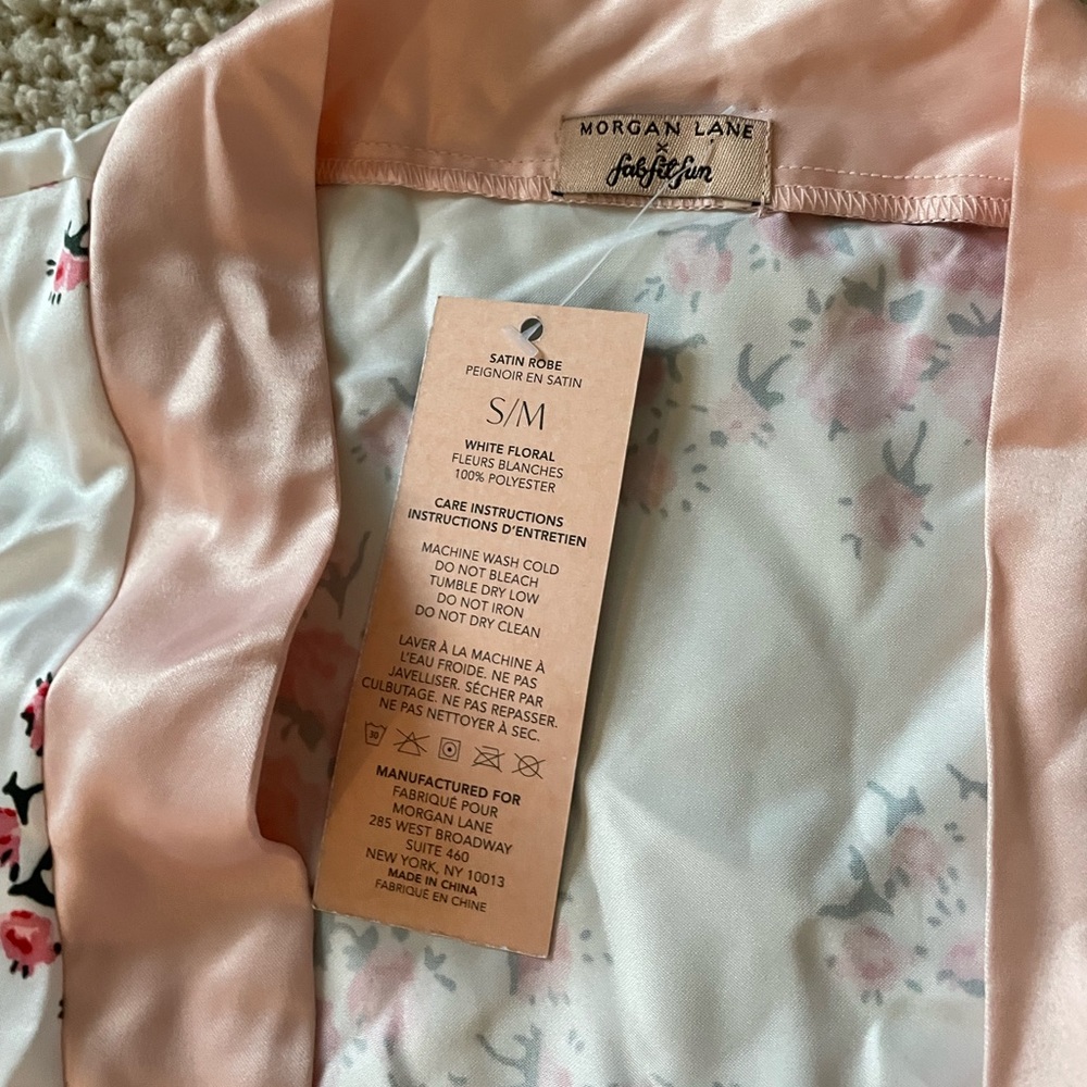 Morgan Lane Robe - Picture 2 of 2